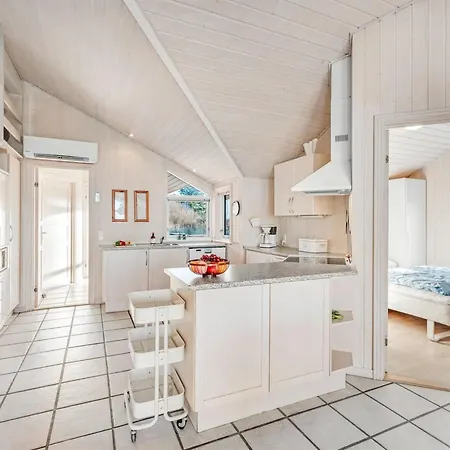 Hermandine - 700m From The Sea By Interhome Ferienhaus Lakolk